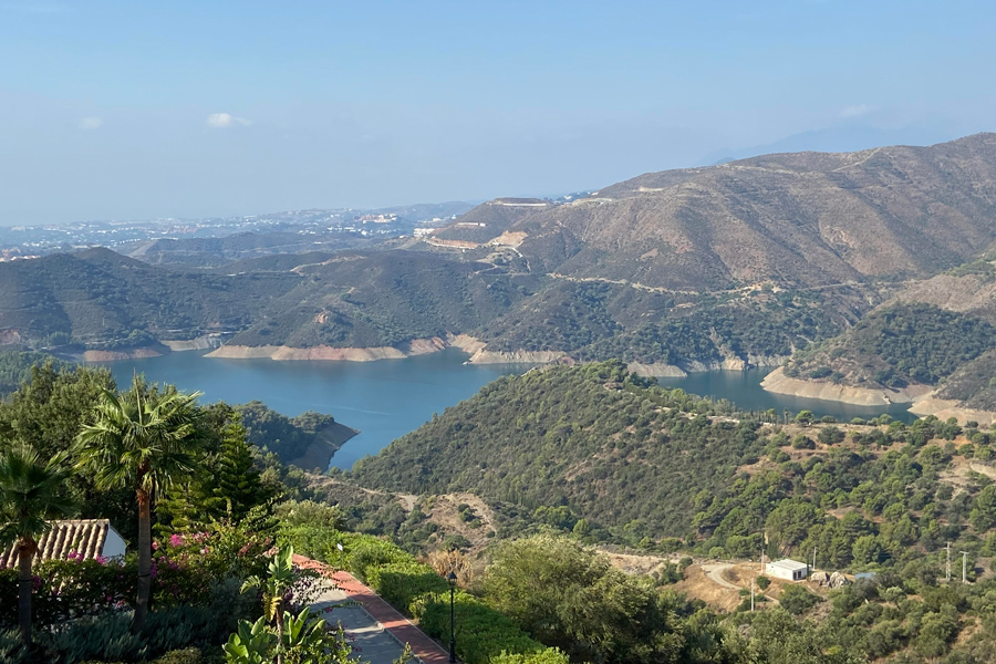 Vues panoramique depuis cette villa, sur les montagnes le lac et là mer